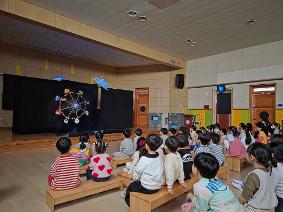 감성놀이터(블랙라이트 뮤지컬 '종이아빠')